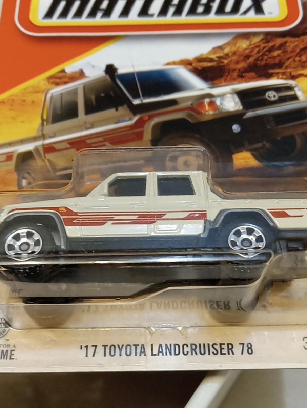 Match white '17 Toyota Land Cruiser 78 die-cast with red stripe
